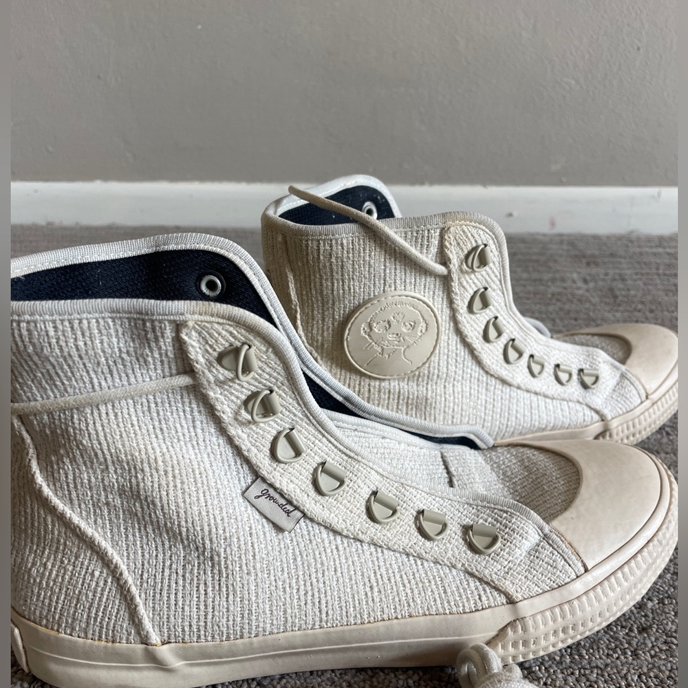 Minimalist White Canvas Sneakers